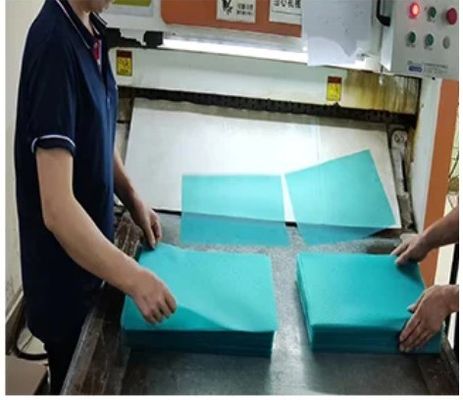 Blue Non-Adhesive Refrigerator Mat for Sustainable and Multi-Functional Kitchen Shelf